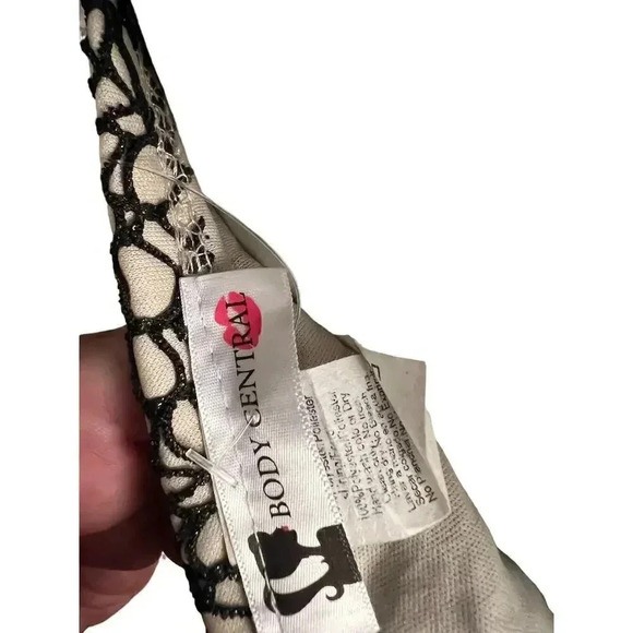 Body central dress sleeveless black  white top  red sheer layered  lined large - Picture 4 of 4